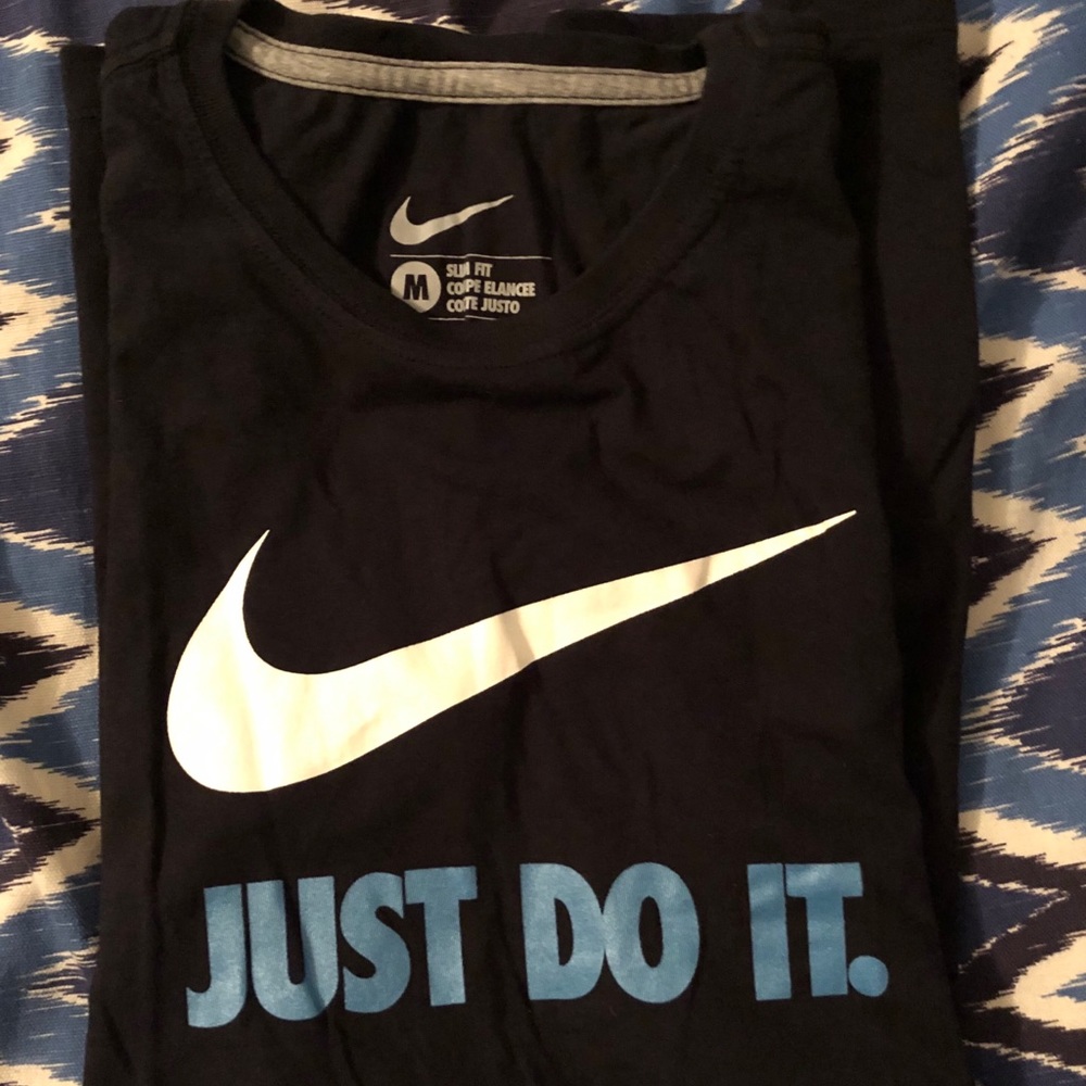 Women’s Nike shirt